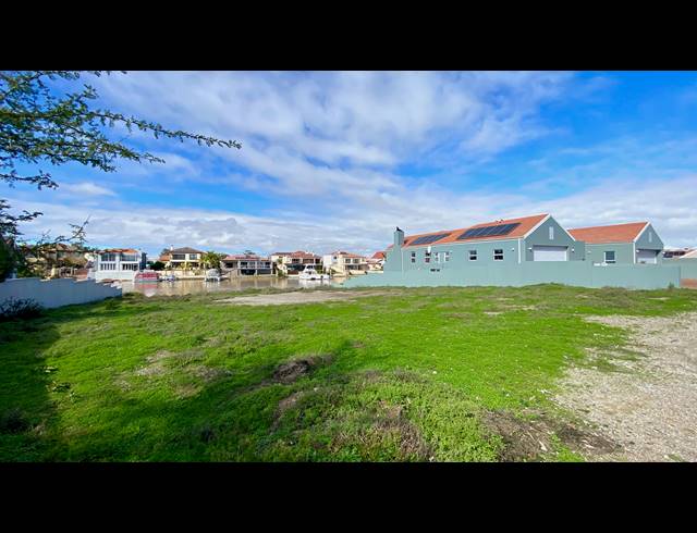 1,069M² VACANT LAND FOR SALE IN PORT OWEN